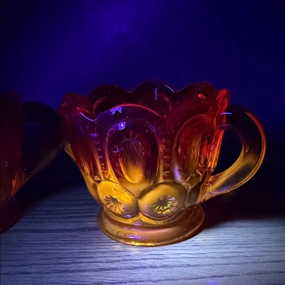 Vintage Moon and Star Amberina Glass Creamer and Sugar Set - Picture 3 of 7
